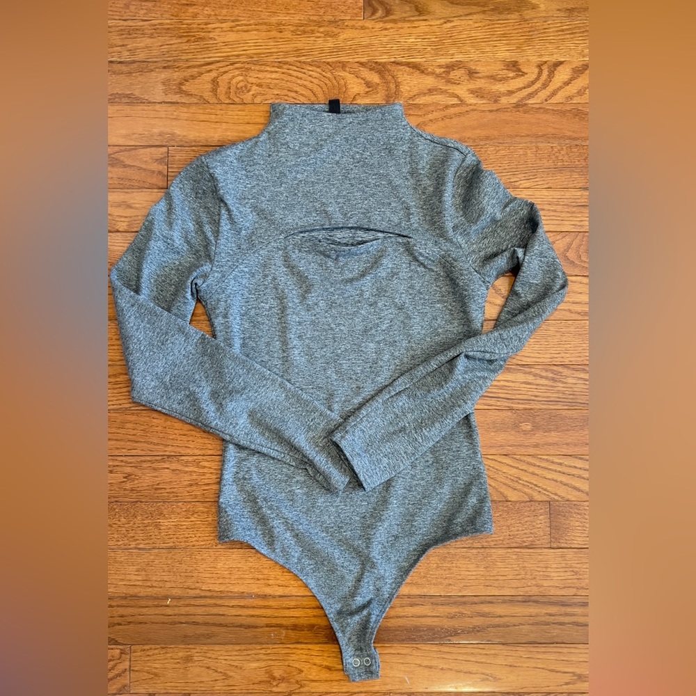 Express Contour Bodysuit With Cutout Small